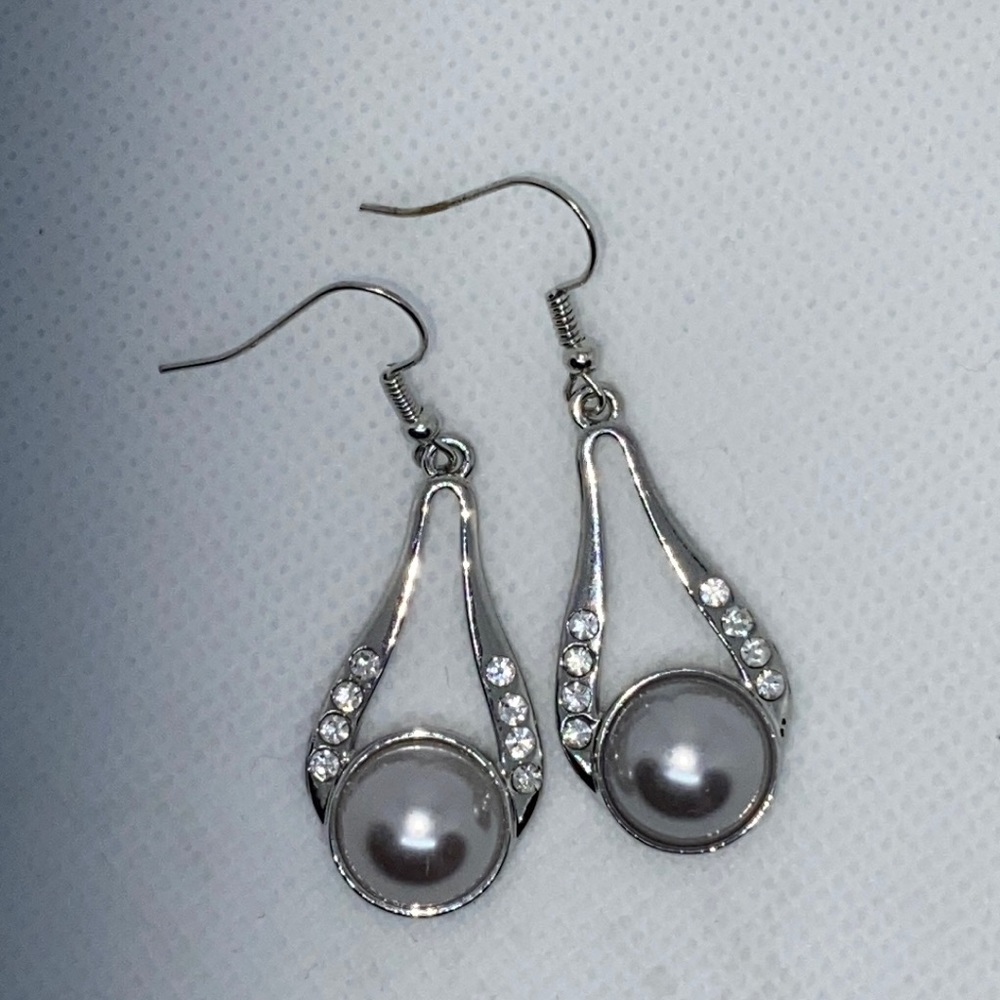 Beautiful Gray Pearl & Bling Drop Earrings